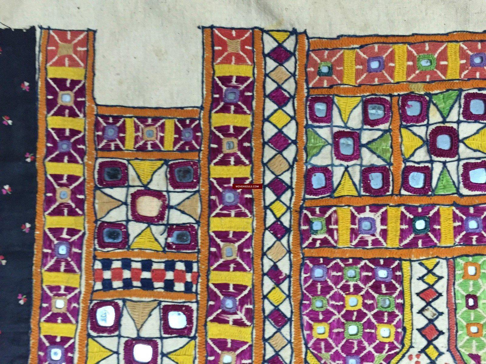 1031 Vintage Kutch Stickerei Wohndekoration aus Gujarat-WOVENSOULS-Antike-Vintage-Textilien-Kunst-Dekor