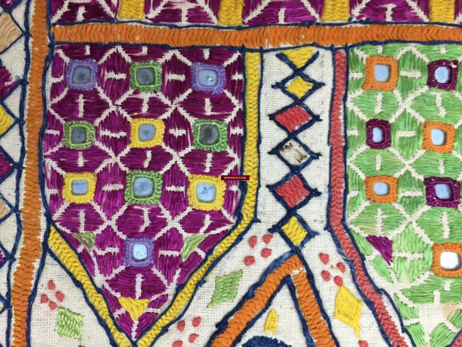 1031 Vintage Kutch Stickerei Wohndekoration aus Gujarat-WOVENSOULS-Antike-Vintage-Textilien-Kunst-Dekor