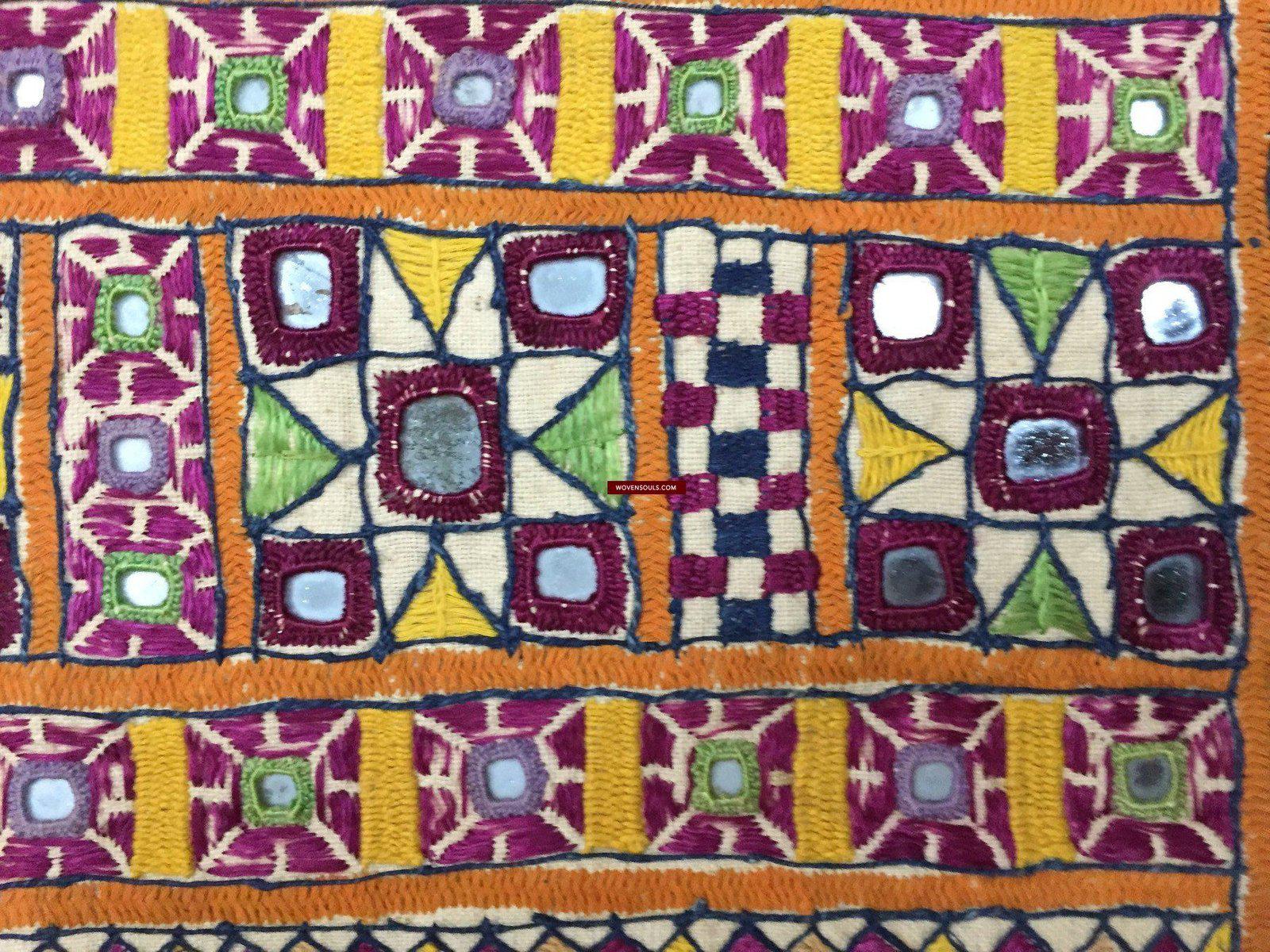 1031 Vintage Kutch Stickerei Wohndekoration aus Gujarat-WOVENSOULS-Antike-Vintage-Textilien-Kunst-Dekor