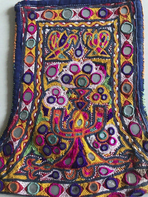 1197 Small Vintage Purse with Ahir Embroidery-WOVENSOULS-Antique-Vintage-Textiles-Art-Decor