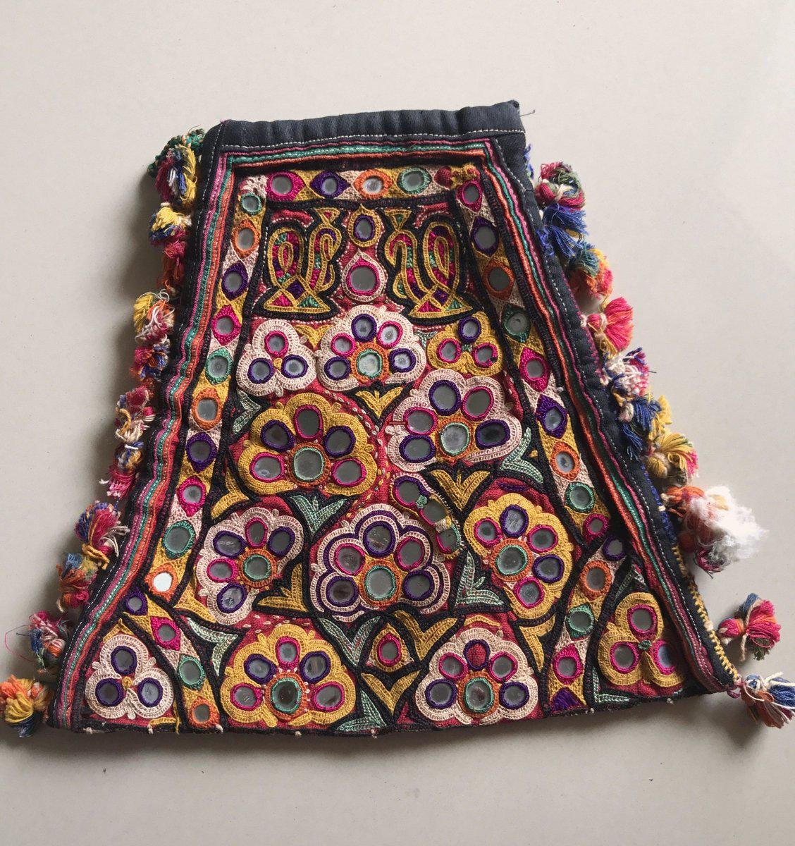 1199 Small Vintage Purse with Ahir Embroidery-WOVENSOULS-Antique-Vintage-Textiles-Art-Decor