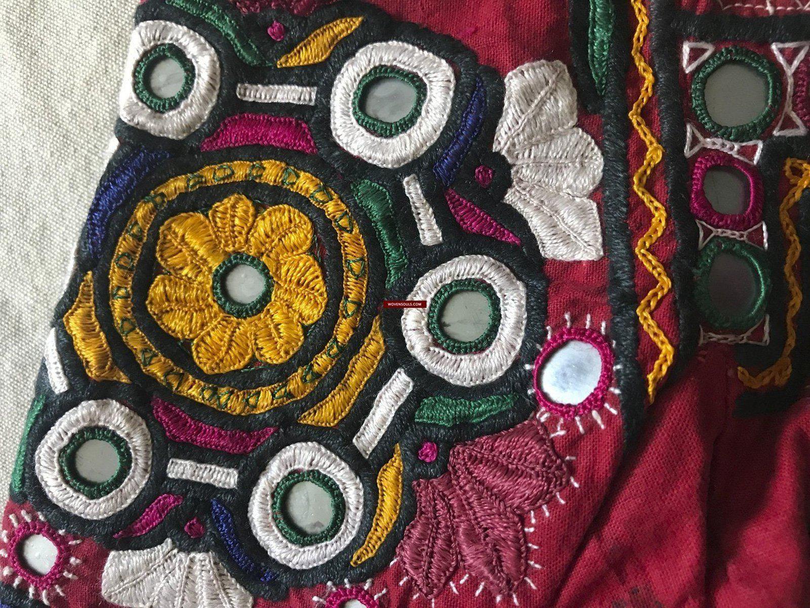 1266 Vintage Choli Blouse with Embroidery-WOVENSOULS-Antique-Vintage-Textiles-Art-Decor