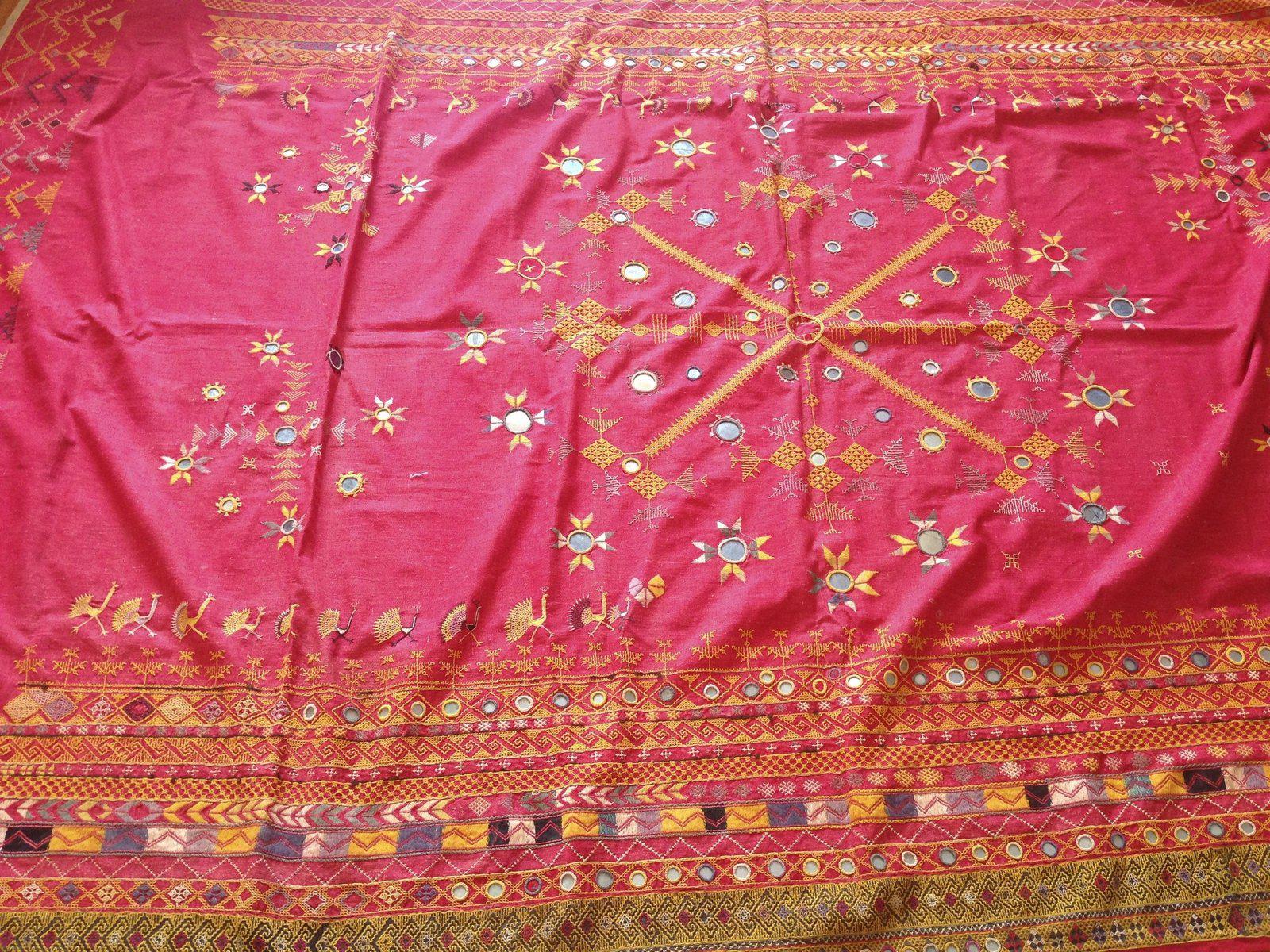 654 Old Wedding Odhana Shawl Rajasthan Indian textile Art - MASTERPIECE-WOVENSOULS-Antique-Vintage-Textiles-Art-Decor