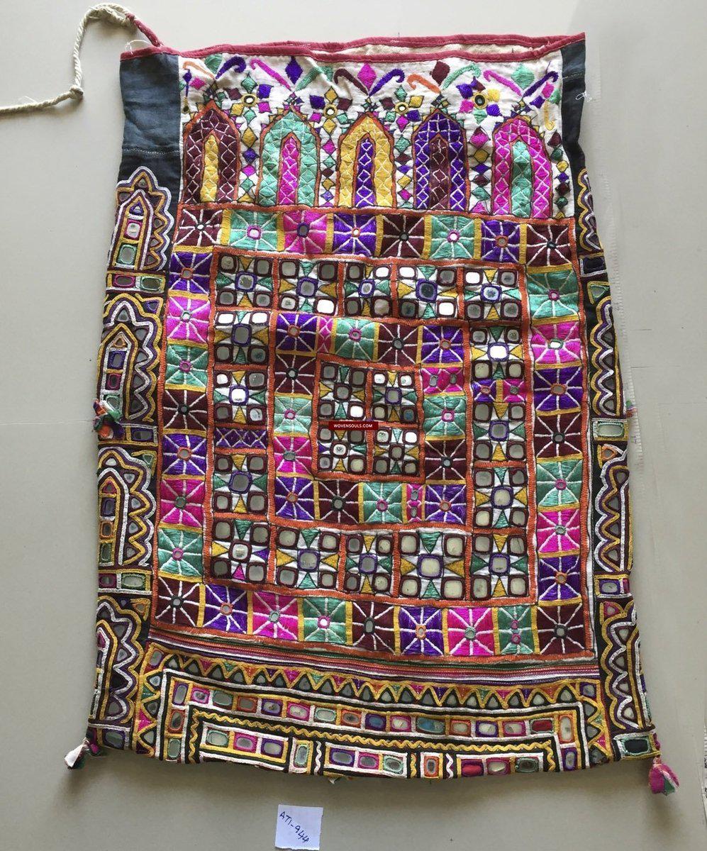 944 Vintage Dowry Bag with Embroidery from Gujarat-WOVENSOULS-Antique-Vintage-Textiles-Art-Decor