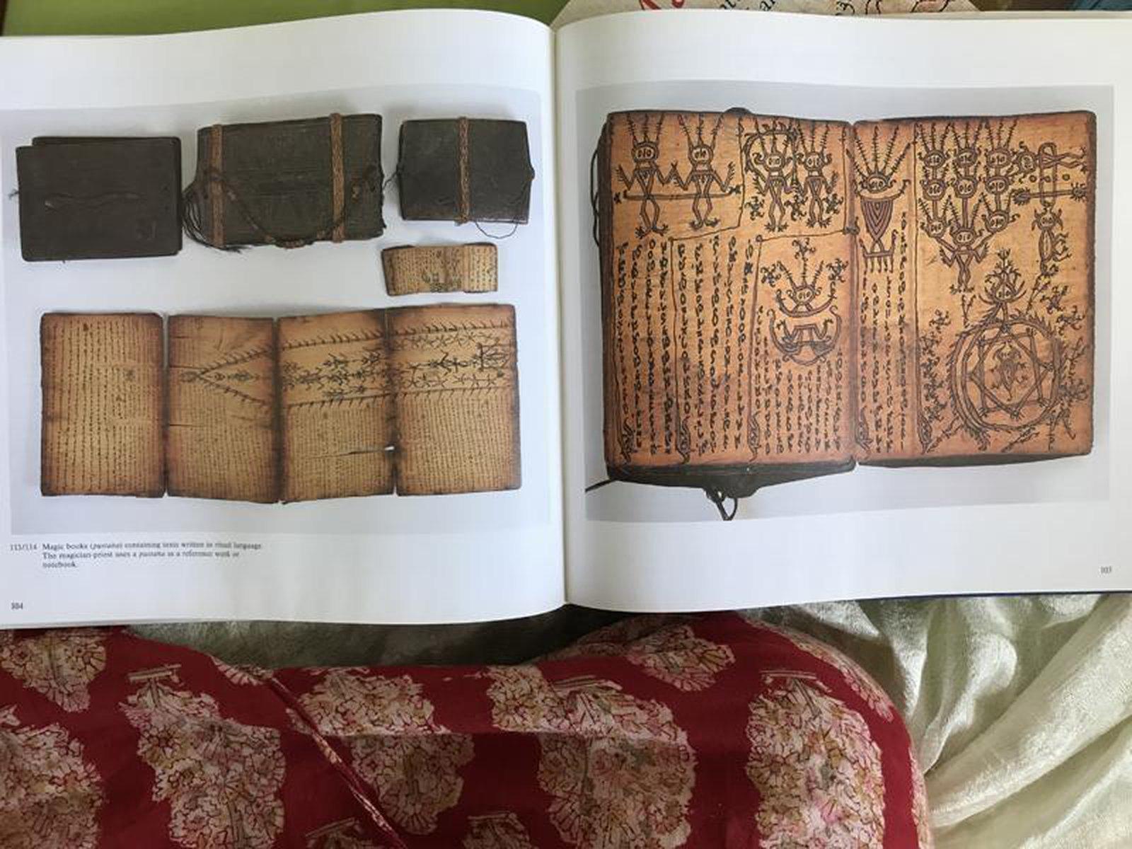 BOOK RECOMMENDATION - BATAK CULTURE-WOVENSOULS-Antique-Vintage-Textiles-Art-Decor