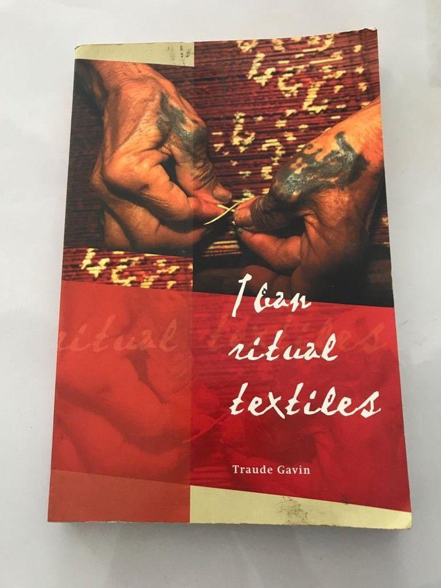 BOOK RECOMMENDATION - IBAN TEXTILES BORNEO - Antique Art